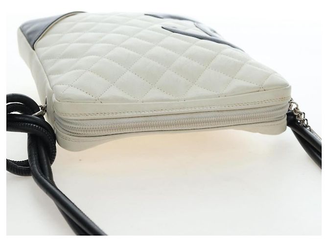 Borsa CHANEL COCO Mark Matelasse Cambon Line in pelle bianca CC Auth 194709M Bianco - vista 6