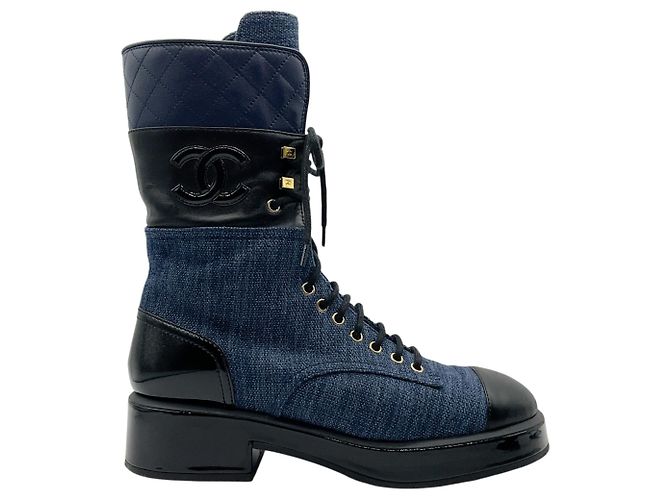 Stivaletti combat stringati in denim blu e pelle nera Chanel - vista 2