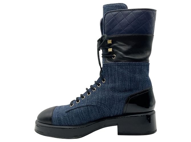 Stivaletti combat stringati in denim blu e pelle nera Chanel - vista 3