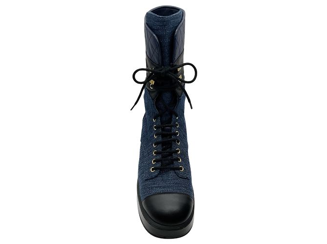Stivaletti combat stringati in denim blu e pelle nera Chanel - vista 4