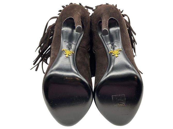 Stivaletti peep toe con frange in camoscio marrone scuro Prada - vista 6