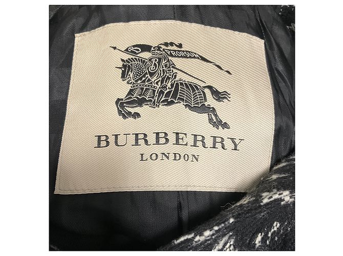 Abrigo Burberry con estampado chevron negro / blanco, cinturón y mangas de cuero - vista 4