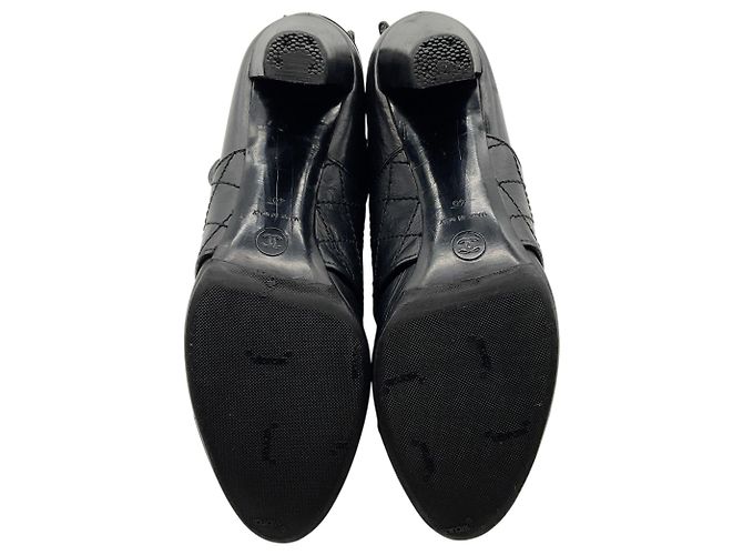 Botines Chanel de piel acolchada negra Negro - vista 6