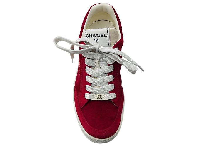 Sneakers basse Chanel in camoscio rosso - vista 3