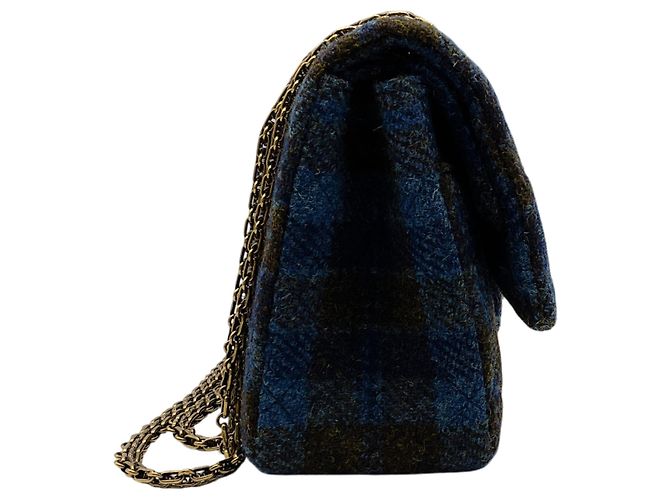 Timeless Borsa a tracolla Chanel 2.55 Reissue matelassé Blu Navy / Marrone - vista 2