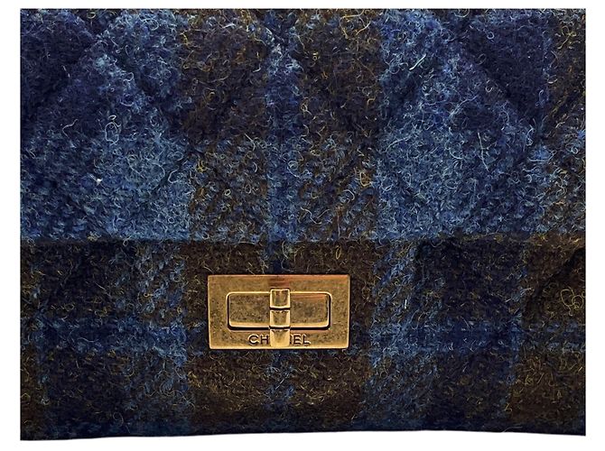 Timeless Borsa a tracolla Chanel 2.55 Reissue matelassé Blu Navy / Marrone - vista 4