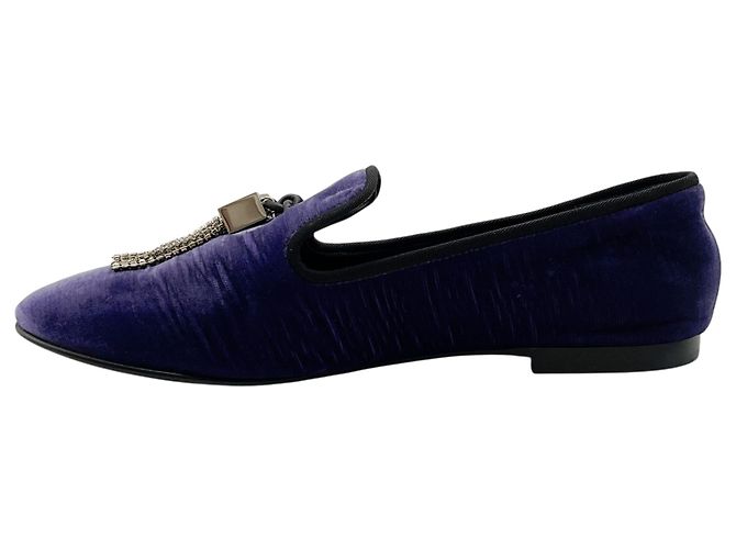 Pantofole smoking Giuseppe Zanotti in velluto cipriato viola con nappe di cristallo - vista 3