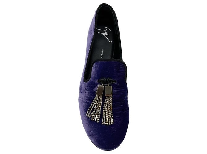 Pantofole smoking Giuseppe Zanotti in velluto cipriato viola con nappe di cristallo - vista 4