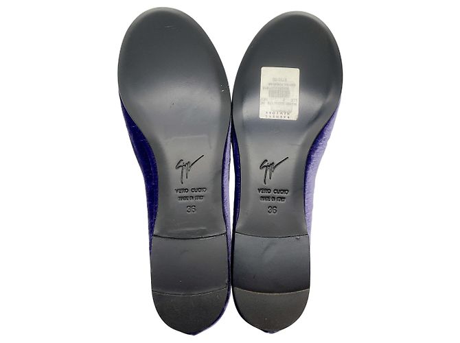 Pantofole smoking Giuseppe Zanotti in velluto cipriato viola con nappe di cristallo - vista 6