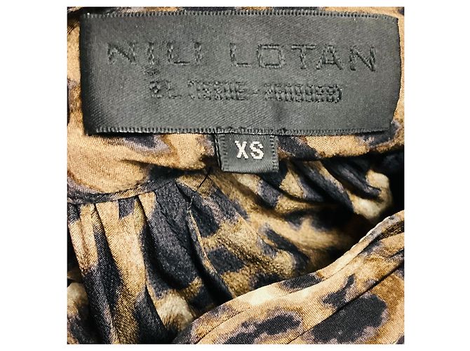 Blusa de seda Nili Lotan con estampado de leopardo marrón / negro - vista 4