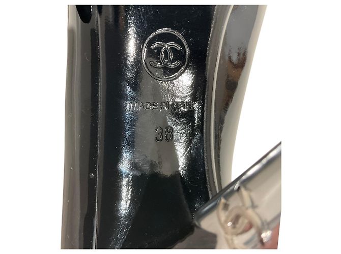 Chanel Peep-Toe-Pumps aus schwarzem Lackleder mit silbernem Absatz - Ansicht 7