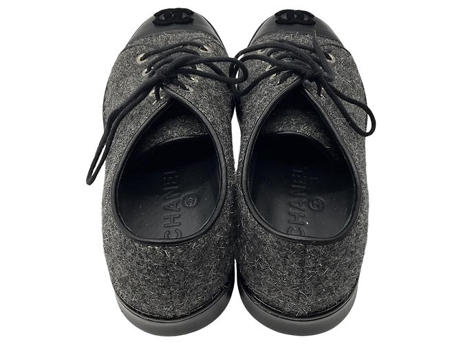 Sneakers basse Chanel Charcoal Grey / Black in tweed e pelle di agnello con logo CC e punta rinforzata Grigio - vista 5