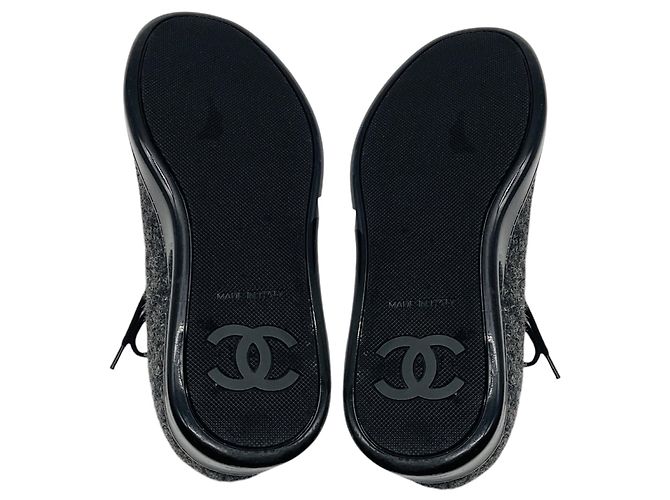 Sneakers basse Chanel Charcoal Grey / Black in tweed e pelle di agnello con logo CC e punta rinforzata Grigio - vista 6