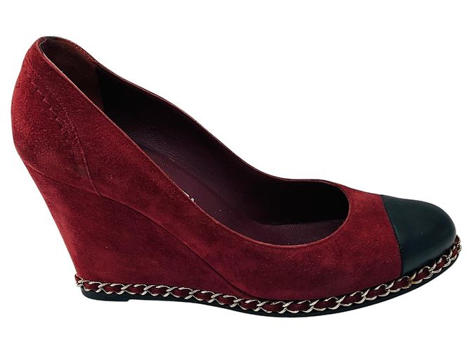 Décolleté con zeppa Chanel 2011 in camoscio bordeaux scuro Bordò - vista 2