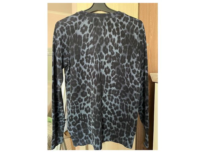Camisola de Lã com Estampa de Leopardo e Decote em V Juicy Couture Preto Azul - vista 2