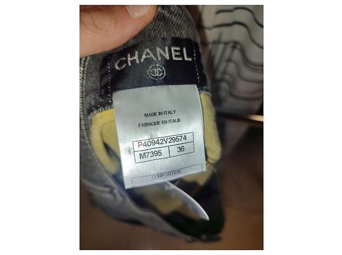 Timeless Chanel Minirock aus grauem Distressed-Denim - FR 36 gebraucht - Ansicht 6