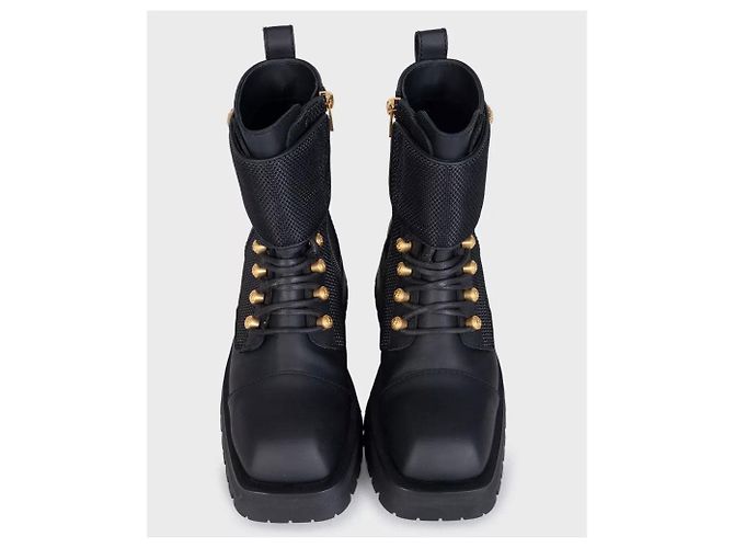 Balmain Leather Ankle Boots with Gold-Tone Buttons Sz.38 pre-owned - view 2