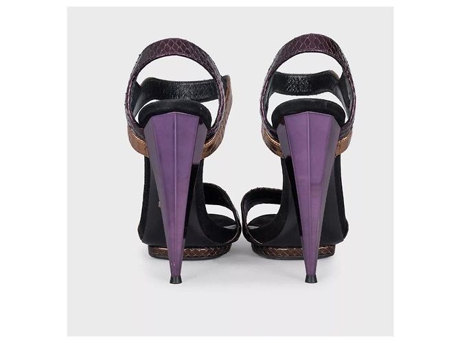 Sandali Gucci in pelle testurizzata Sz.38 usati - vista 4