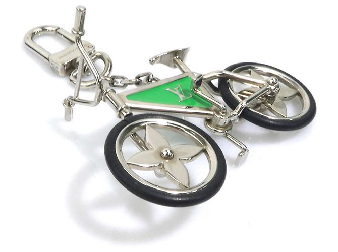 Chaveiro Charm Louis Vuitton Preto Prata Verde - vista 4