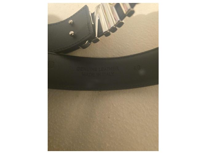 Moschino Gürtel aus schwarzem Leder mit silbernem Logo - Ansicht 10