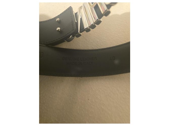 Moschino Gürtel aus schwarzem Leder mit silbernem Logo - Ansicht 11
