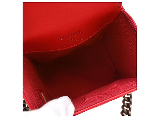 Chanel So Black Trendy CC Clutch com corrente em pele de cordeiro acolchoada Small Vermelho - vista 3