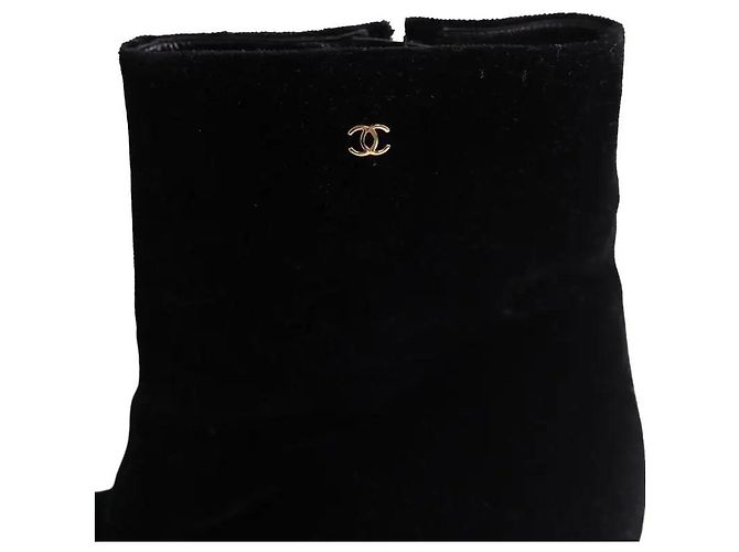 Stivaletti Chanel in velluto nero - vista 3