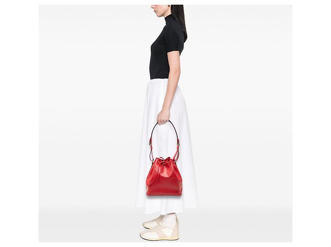 Borsa a secchiello Petit Noe Louis Vuitton Epi rossa Rosso - vista 7