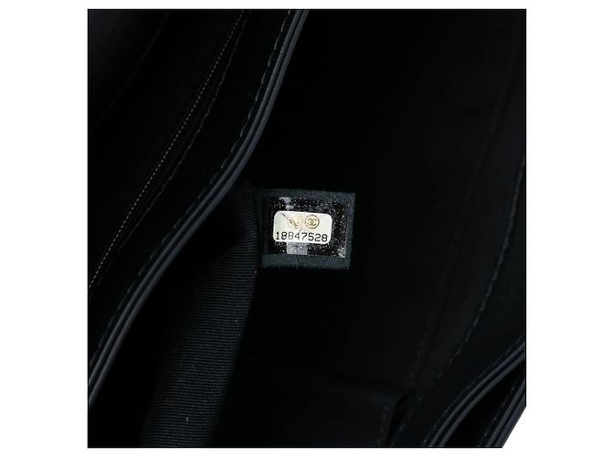 Borsa a tracolla Chanel Boy Reverso Flap Extra Large in vernice nera Nero - vista 6