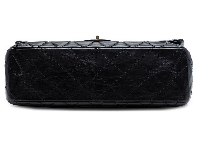 Bolsa de ombro Chanel Reissue 2.55 Double Flap 227 em couro de bezerro envelhecido matelassé preto - vista 3