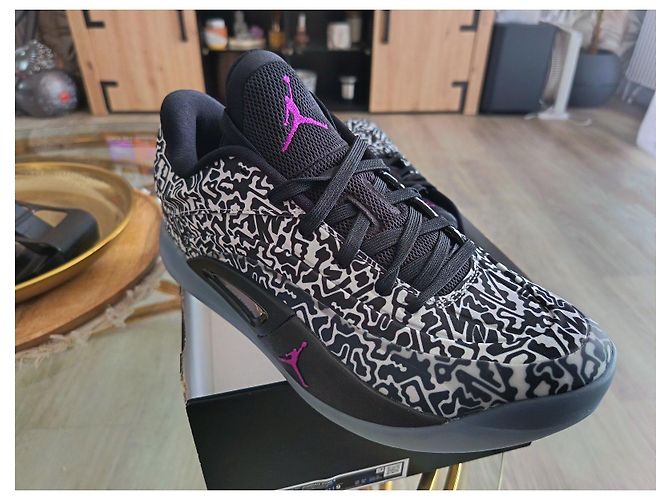 Autre Marque Sapatilhas Jordan Zion 4 Preto Branco Roxo - vista 3