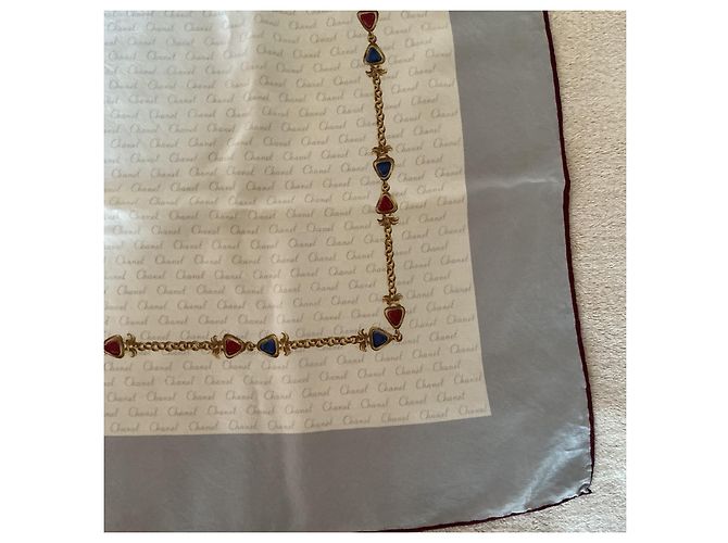 Foulard vintage Chanel in seta - stampa catena e gioielli Gripoix - etichetta Rosso Blu Beige D'oro Grigio Bordò - vista 11