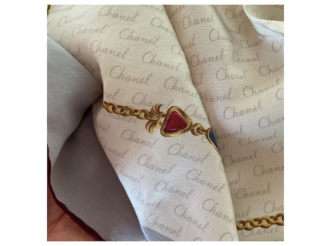 Foulard vintage Chanel in seta - stampa catena e gioielli Gripoix - etichetta Rosso Blu Beige D'oro Grigio Bordò - vista 16
