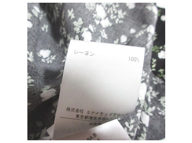 Autre Marque Ganni Blumen-Wickelkleid Schwarz - Ansicht 10