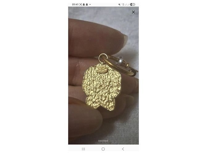 Orecchino Chanel Camelia con logo CC Nero Bianco D'oro - vista 2