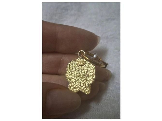 Orecchino Chanel Camelia con logo CC Nero Bianco D'oro - vista 3
