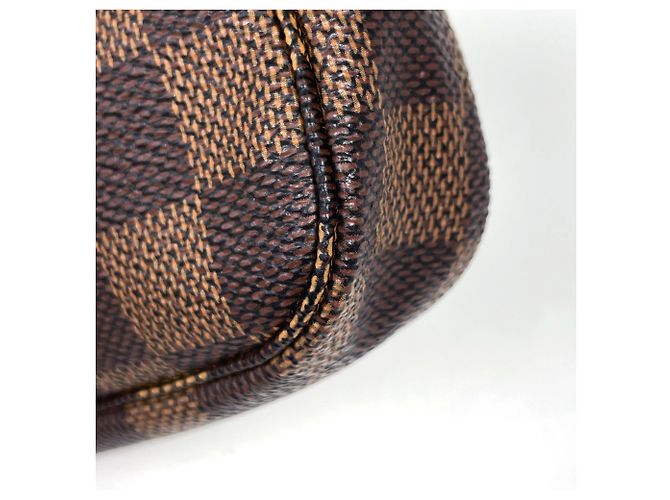 Louis Vuitton Mini Pochette Accessoires Marrone Damier ebene - vista 3