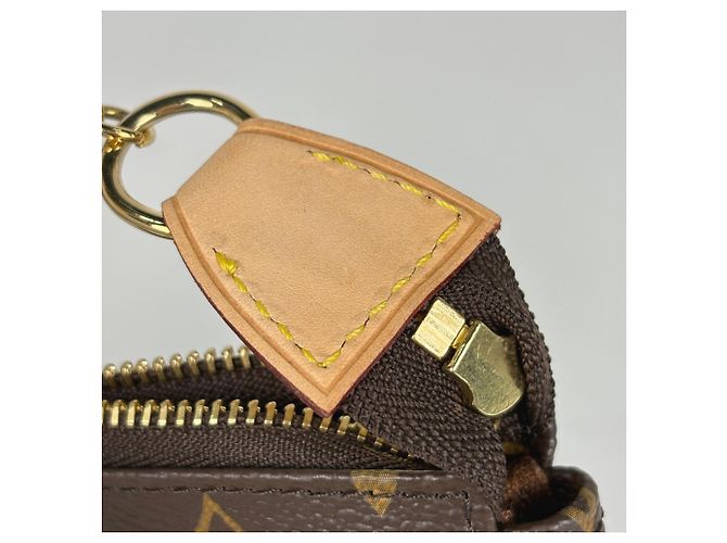 Louis Vuitton Mini Pochette Accessoires Marrone - vista 4