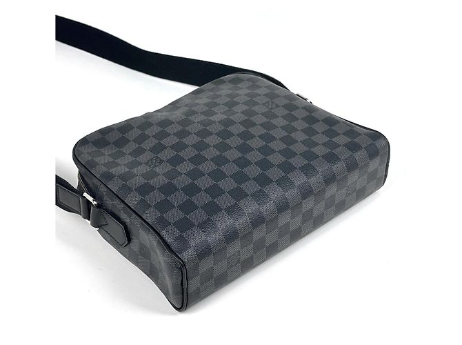 Borsa a tracolla Louis Vuitton Dayton PM Nero - vista 2
