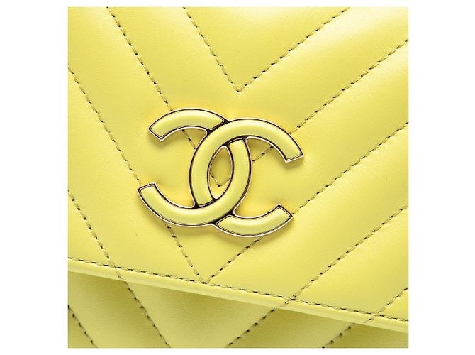 Chanel Yellow Small Quilted Calfskin Daily Chevron Flap Giallo - vista 5