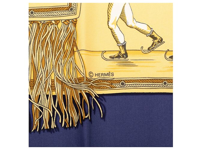 Foulard in seta Hermès Beige Les Plaisirs du Froid 90 - vista 4