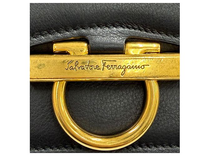 Salvatore Ferragamo Bolsa Tiracolo Ferragamo Gancini Joanne em couro preto - vista 7