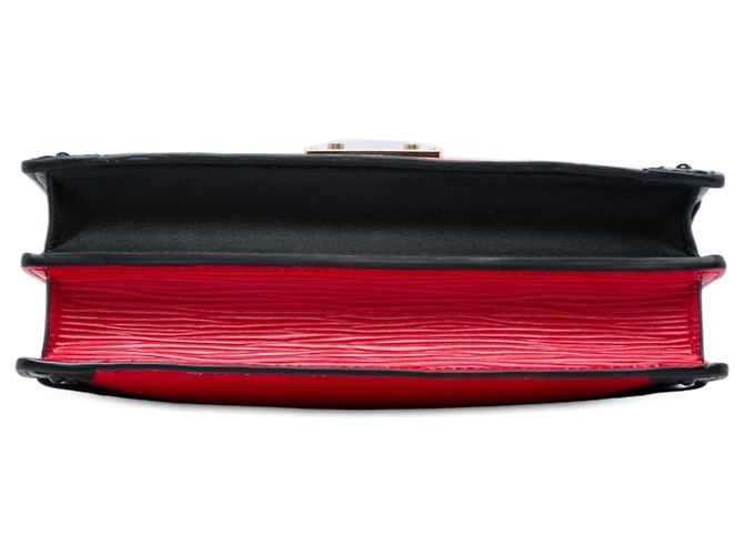 Clutch Trunk Louis Vuitton in pelle Epi rossa Rosso - vista 3