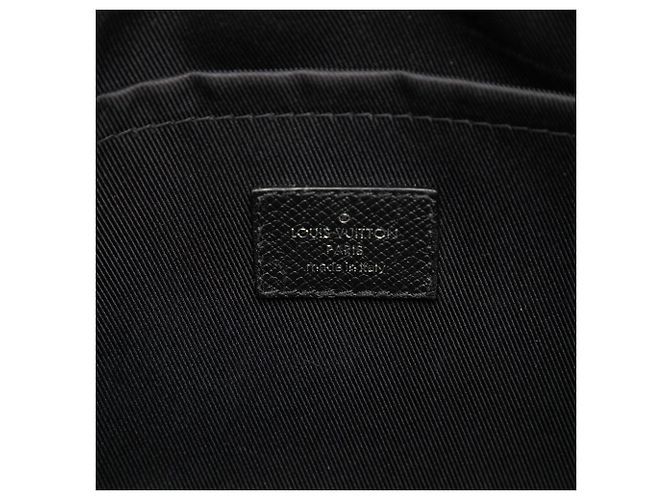 Louis Vuitton Black Monogram Taigarama Outdoor Messenger Nero - vista 5