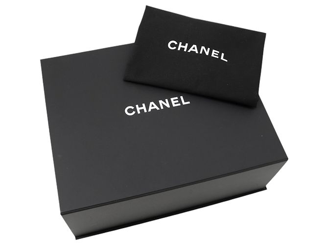 Chanel 19 Flap Medium in nappa nera Nero - vista 13