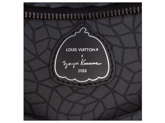 Portafoglio Wearable Louis Vuitton Gray Yayoi Kusama Monogram Eclipse Reverse Pumpkin Marrone - vista 5