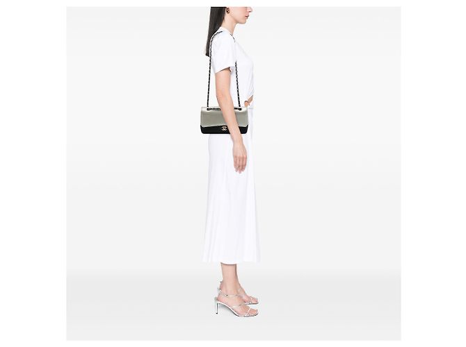 Chanel Silver Medium Classic Bicolor Caviar and Iridescent Calfskin Double Flap - vista 6
