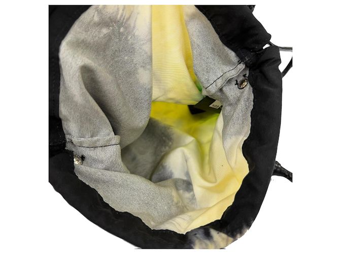 Borsa bucket Prada in pelle mesh nera e tessuto stampato tie-dye Nero - vista 4