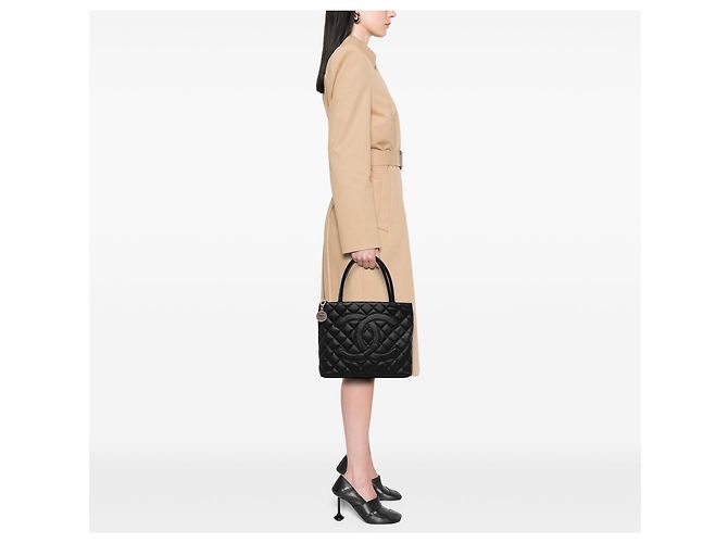 Chanel Black Caviar Medallion Tote Schwarz - Ansicht 6