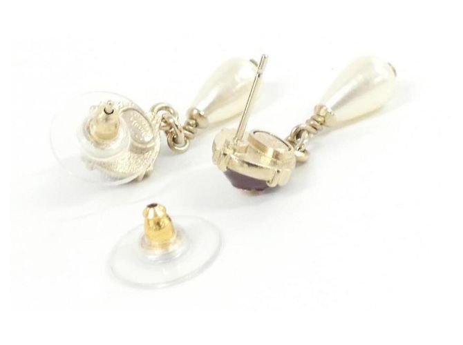 Orecchini a goccia Chanel in Bordeaux, Gold e White Bianco D'oro Bordò - vista 3